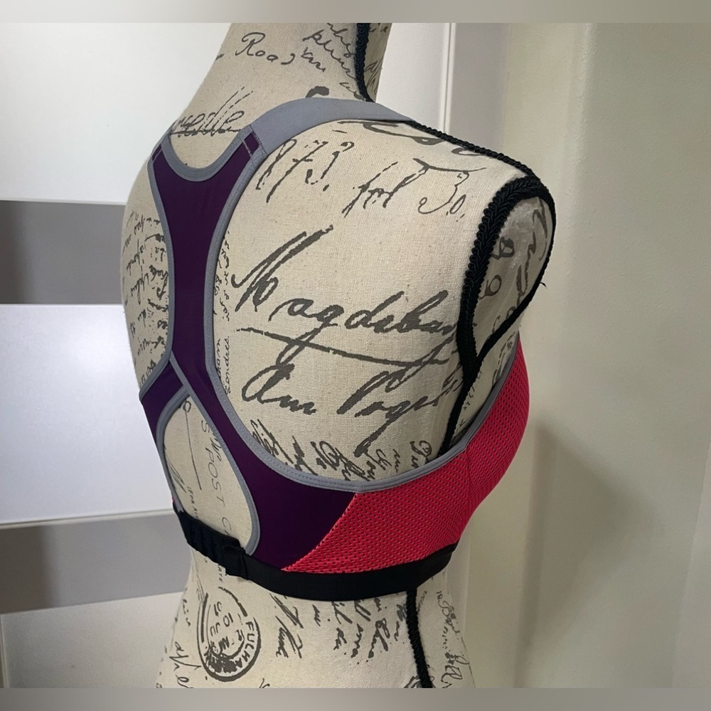 🍂 Red and Gray Victoria Sport by  Victoria's Secret Sports Bras EUC - Picture 4 of 7